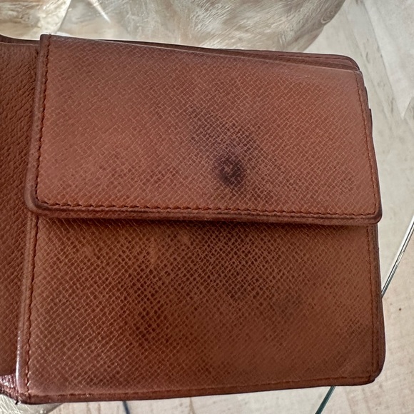 Louis Vuitton Monogram Canvas vintage wallet. Pre-loved purchased on Real Real - Picture 7 of 16